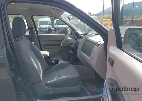 2008 Ford Escape Xls/Xls Manual z USA, uszkodzony, nr VIN 1FMCU02Z58KC22915